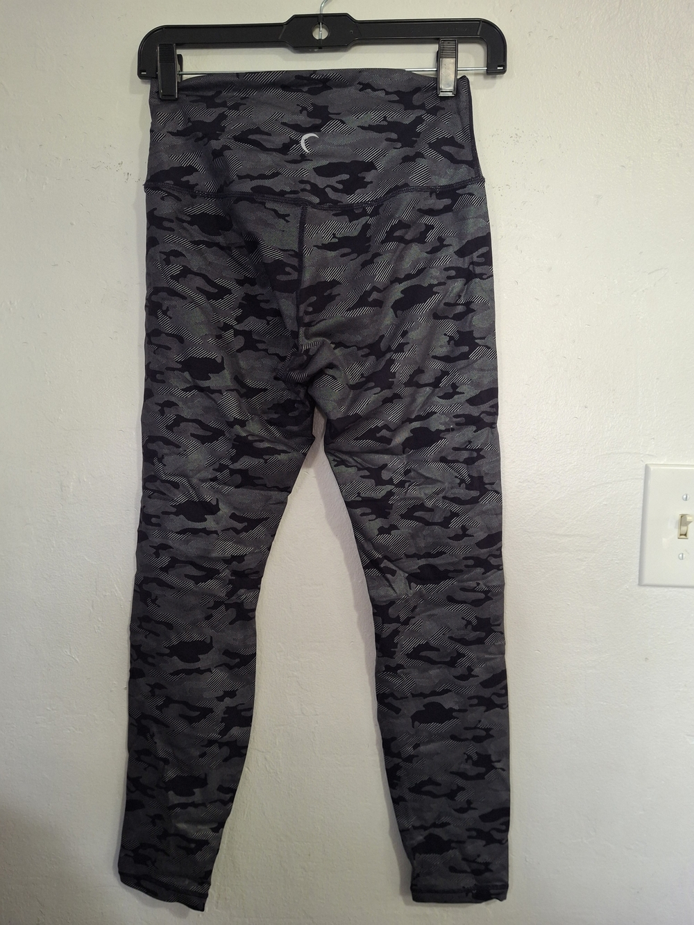 Women's Camo Zyia Active Leggings Size 6-8.